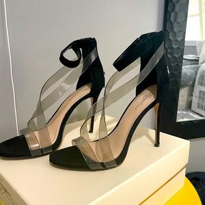 Vince Camuto IM-DEVIN4
Color/Material
Smoke/BLACK
SIZE/WIDTH
8.5M
3.5”heels